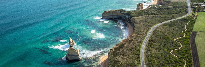 What is the difference between the Great Ocean Road regular and large coach tours?