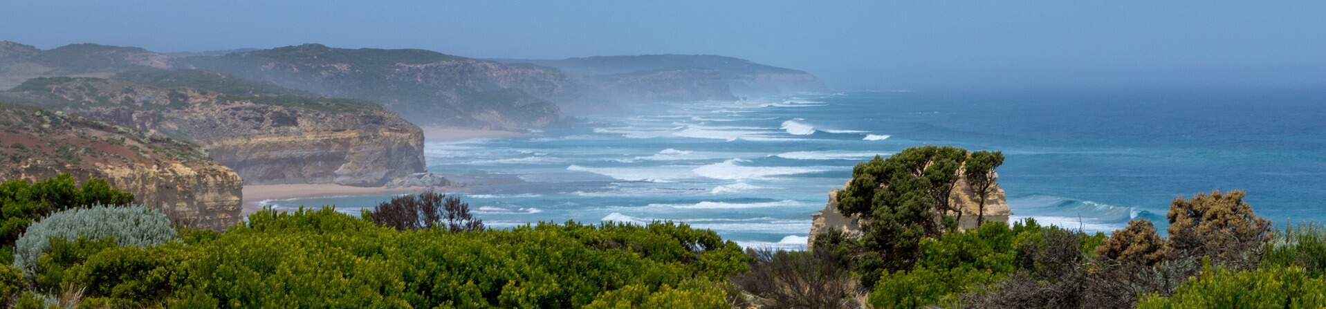What beaches are along the Great Ocean Road?